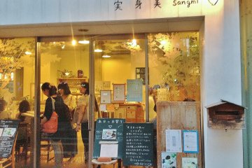 <p>Sangmi caf&eacute;</p>