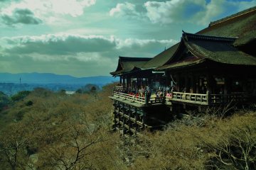 Kuil Kiyomizu Pada Awal Musim Semi