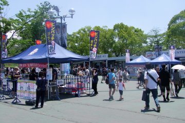 <p>Fan-friendly entertainment out front of the domeF</p>
