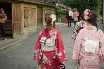 The Ascent of Kiyomizu Temple 