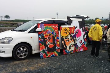 <p>When the wind is not favorable, kites are displayed for viewing</p>