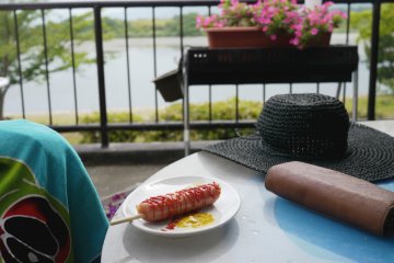 <p>Having a break in a Caf&eacute; in front of the smaller lake.</p>