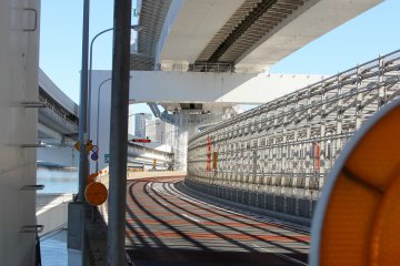 <p>Another look at the many turns and twists as well as all the metal that is on this bridge, from the top and the bottom and the one separating the car lanes from the train tracks.&nbsp;</p>