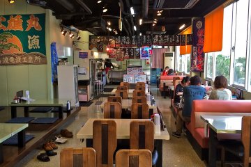 <p>Hamakura has a seating capacity of about 70 persons and offers traditional Japanese dining or window side tables.</p>