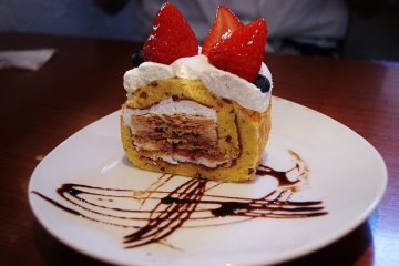 <p>Soft and crunchy all in one cake, genius.</p>