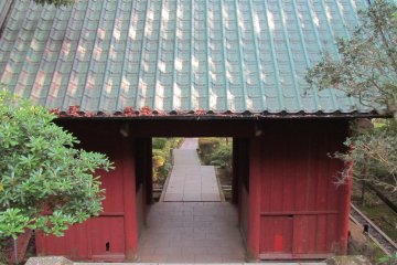 <p>Gate to Nihon-ji Temple</p>