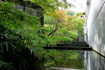 <p>One side of the annex designed by famous architect Tadao Ando.</p>