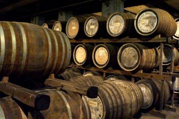 <p>The smell of whiskey is very strong in the aging cellar</p>