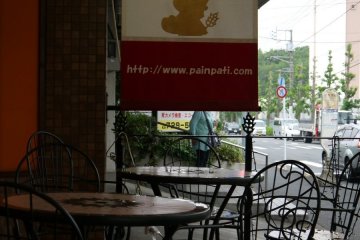 <p>Pain Pati's sign&nbsp; is red, white and blue, like the French flag &nbsp;</p>