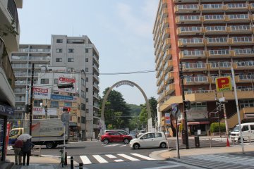 Nawlins&nbsp;BBQ House in Yokosuka is just one block from Naval Base Yokosuka's Womble Gate and Mikasa Park.