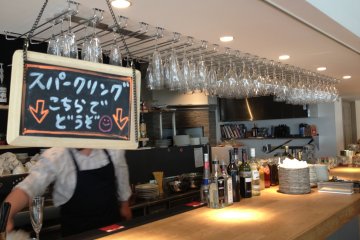 <p>Get all the sparkling wine you desire here.</p>