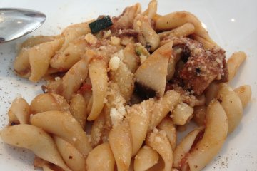 <p>Tender pork and mushroom pasta.</p>
