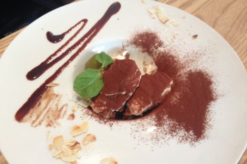 <p>Tiramisu (only +200\ with a lunch set!)</p>