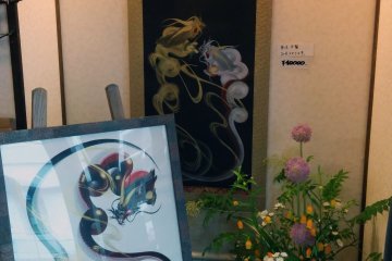 <p>A tokonoma&nbsp;area set aside in the corner of the shop</p>