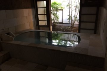 <p>Private bath "Amanpuro"</p>
