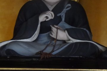 <p>Statue inside the main hall.</p>