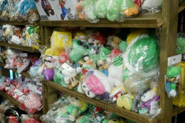 <p>Des peluches de vos personnages pr&eacute;f&eacute;r&eacute;s!</p>