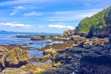 <p>Your first view of a rocky bay from the other side of the cave</p>