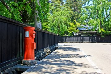 <p>This red post box makes a surprisingly good photo opportunity&nbsp;</p>