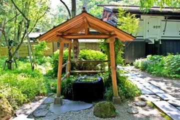 <p>A traditional style water well within the 'Aoyoki-Ke' residence</p>