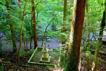 <p>Memorial stones for Minamoto-no Yoshitsune (a younger brother of Minamoto-no Yoritomo, the first Shogun of Kamakura Shogunate). Yoshitsune lived and studied here for 10 years</p>