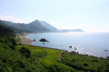 <p>La c&ocirc;te dans le nord-ouest de l'&icirc;le</p>