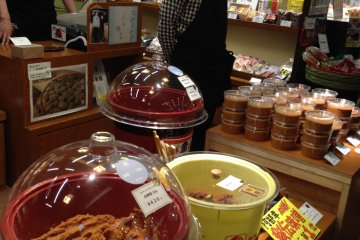 <p>Sendai Miso (soy-bean paste) has rich flavor. It is excellent&nbsp;with fish and clams&nbsp;</p>