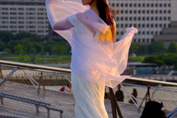<p>Model for a commercial shot posing against the&nbsp;Minato Mirai skyline</p>