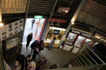 <p>A lot of visitors come to see this every day. There is a shop near the entrance. Customers can see and purchase&nbsp;many different knives</p>
