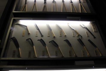 <p>The manufacturing of striking edge tools in Takefu began with making agricultural equipment. Originally those craftsmen were sword blacksmiths. But farmers in local villages&nbsp;didn't need weapons. On the other hand, equipment such as&nbsp; sickles or hoes were welcome</p>