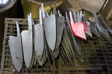 <p>Kitchen knives manufactured with the repeated quenching, if sharpened properly, will last a lifetime. However, punched knives won't</p>