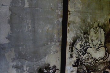 <p>There were very old paintings on the sliding doors. I didn't have much time when I visited, but there are lots more to see and I'll definitely go back again!</p>