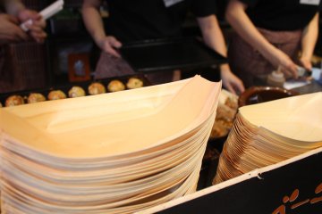 <p>Les takoyaki sont en cours de pr&eacute;paration!&nbsp;</p>