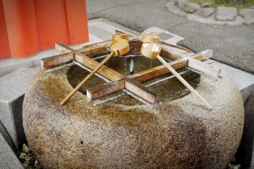 <p>The water well.</p>