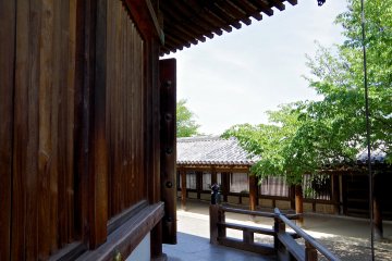 <p>Outer corridor and wooden wall of Yume-dono Hall</p>