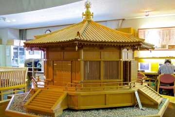 <p>1/10 scale model of Yume-dono Hall (Horyu-ji i center)</p>