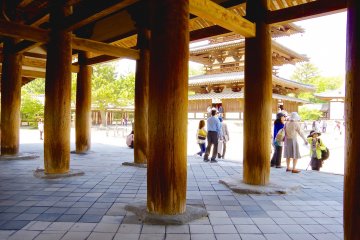 <p>Cloister supported by wooden &lsquo;entasis&rsquo; pillars</p>
