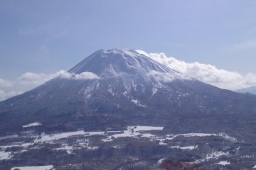 <p>Le mont Yōtei, surnomm&eacute; Ezo-Fuji, le &laquo;&nbsp;mont Fuji d'Hokkaidō&nbsp;&raquo;, &agrave; Niseko</p>