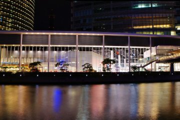 <p>The gallery is conveniently located, a 5-minute walk from JR Yokohama Station. Look for the exit towards&nbsp;Minatomirai and take the "Hama Mirai Walk", a small bridge which connects to the Nissan Headquarters Building. The gallery and the surrounding waterfront with the nighttime illumination are a romantic setup.</p>