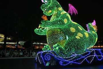 <p>Tokyo Disneyland's Electrical Parade:&nbsp;Pete and the Dragon&nbsp;</p>