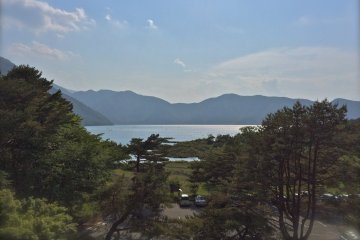 <p>A view of Lake Motosuko&nbsp;from the entrance</p>