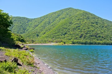 <p>Crystal clear waters on the south side of Lake Motosuko</p>