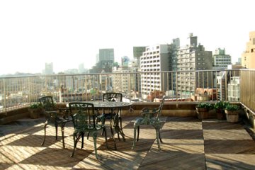 Drinks on the patio at sunset, anyone?