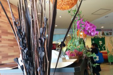 <p>Some decor at the end of the counter</p>