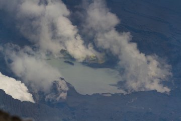 <p>A close-up of the crater lake on the bottom of Naka-dake's caldera, also showing the various vents releasing the steam. The accompanying sound is something you have to experience; it is the sound of Mother Earth.&nbsp;</p>