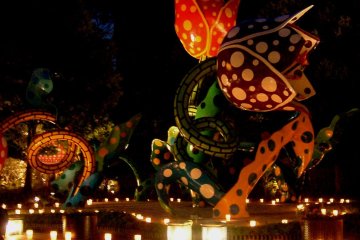 <p>Yayoi Kusama's&nbsp;"The Visionary Flowers"</p>