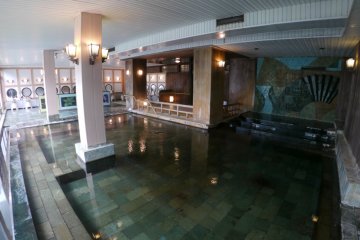 <p>The bigger bath is beautifully tiled with Japanese&nbsp;mosaics</p>