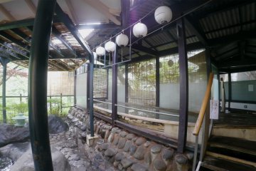 <p>The boat onsen&nbsp;is located next to one outdoor onsen</p>