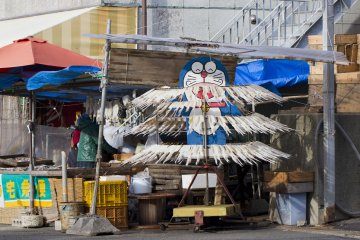 <p>The renown Morning Market is lined with shops selling fresh seafood and vegetables</p>