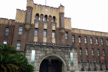 <p>The front view of the Osaka City Museum</p>